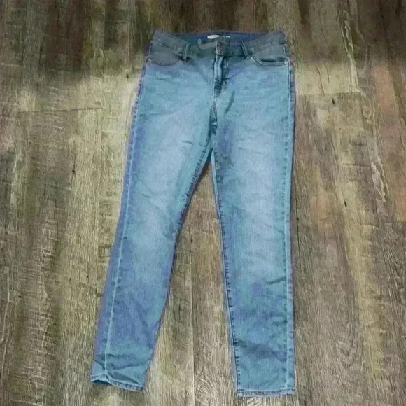 Old Navy Denim - Old Navy Woman’s jeans size 6
